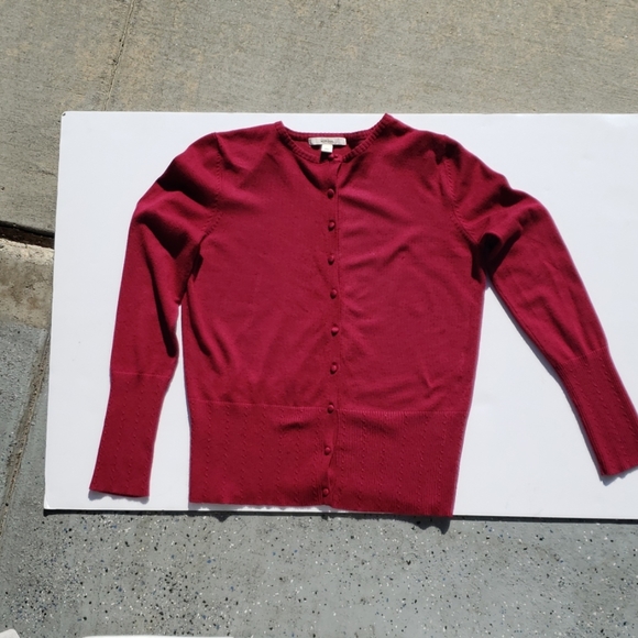 A button down cardigan sweater - Picture 4 of 5